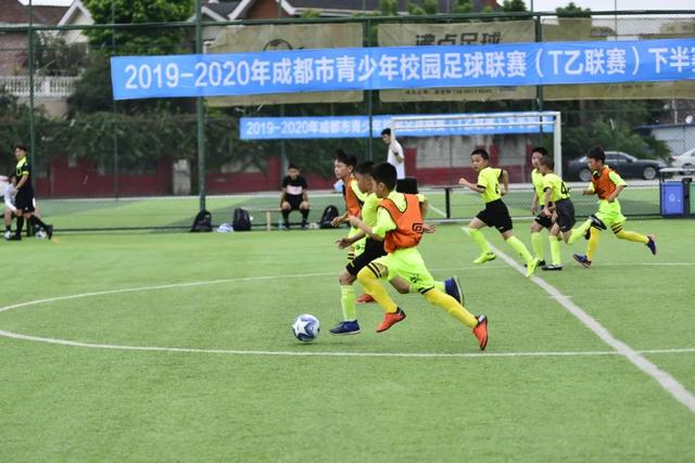 格伊回撤踢6号位，获英超与队内双料最佳